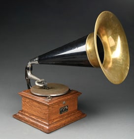 VICTOR MODEL II. TABLE TOP PHONOGRAPH
