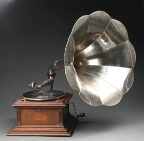 VICTROLA HAND-CRANKED TALKING MACHINE PHONOGRAPH