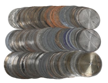LARGE LOT OF VARIOUS-SIZED MUSIC DISCS