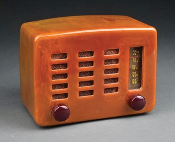 EMERSON MODEL 564 SMALL-SIZED CATALINA RADIO IN BUTTERSCOTCH