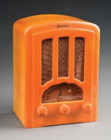 EMERSON MODEL “CATHEDRAL” CATALIN RADIO IN YELLOW