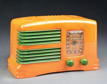 DETROLA MODEL 274 PLASKON & BAKELITE RADIO IN BUTTERSCOTCH AND GREEN