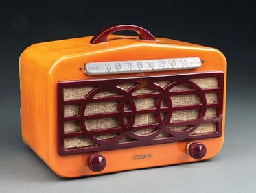 GAROD MODEL 126 CATALIN RADIO IN BUTTERSCOTCH & BURGANDY