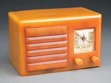 FADA MODEL 5F6OAR BUTTERSCOTCH CATLIN RADIO