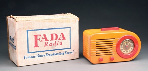 FADA MODEL 1000 AR CATALIN RADIO WITH ORIGINAL BOX IN APRICOT & RED