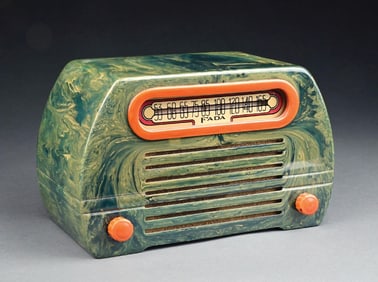 FADA MODEL 652 CATALIN RADIO IN GREEN & YELLOW