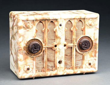 UNUSUAL MARBLED PLASTIC RADIO IN WHITE & GREEN MARBLE