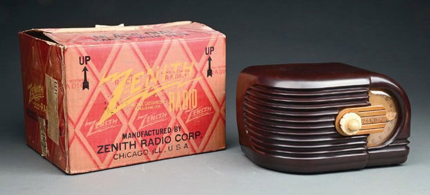 ZENITH MODEL 6D311 PLASTIC RADIO WITH ORIGINAL BOX