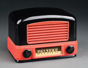 AIRLINE MODEL 74BR-1501B CATALIN RADIO IN WALNUT