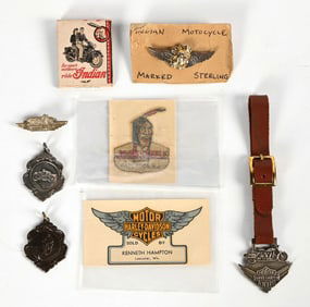 COLLECTION OF 8 HARLEY DAVIDSON & INDIAN MOTORCYCLE ADVERTISING ITEMS.