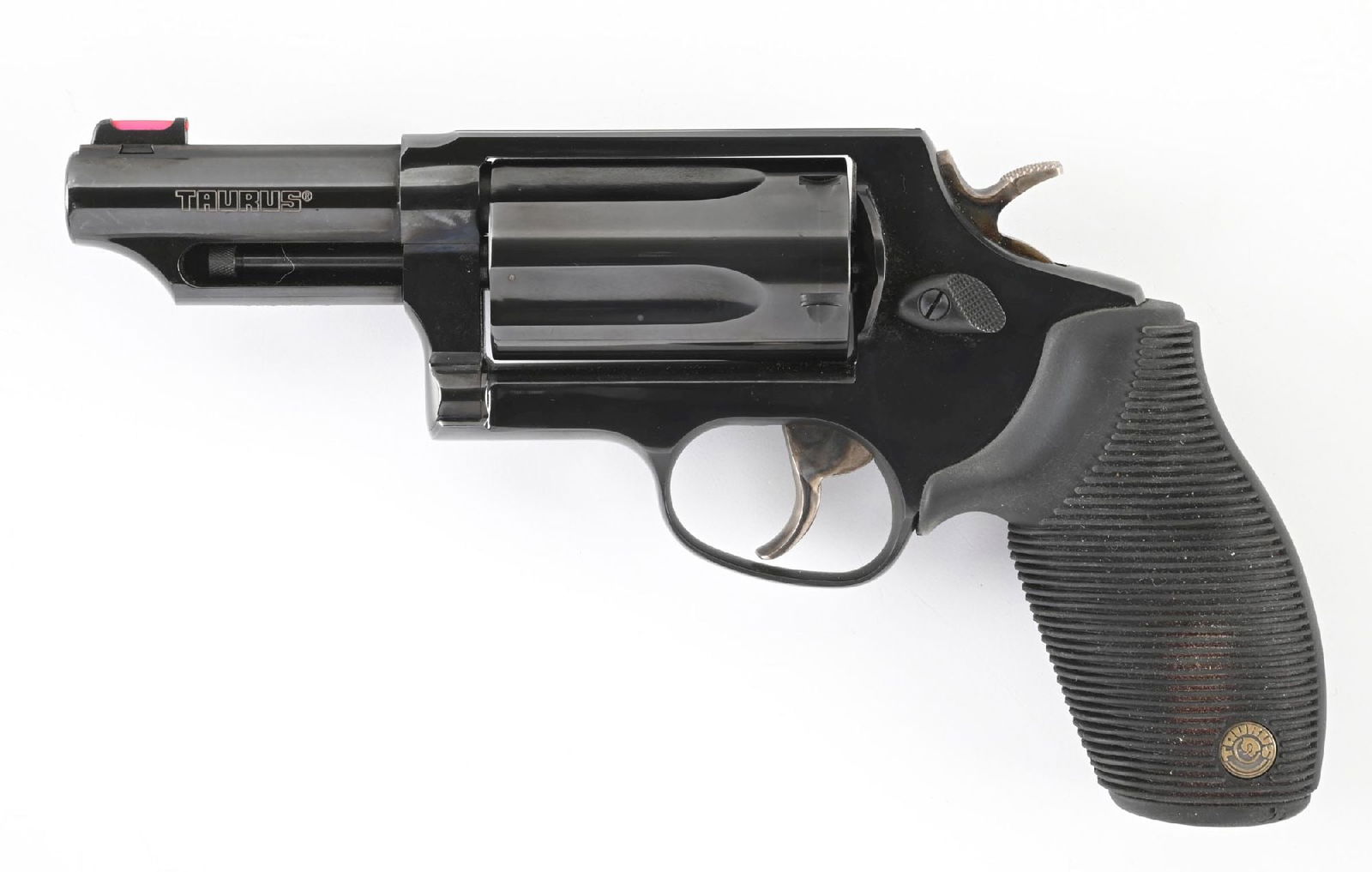 (M) TAURUS JUDGE DOUBLE ACTION REVOLVER.: Features a blue finish, High Viz front sight, frame notched rear sight, and Taurus rubber grips. CONDITION: Excellent, shiny bore. Barrel Length: 3" Caliber/Bore: .410 / .45 FFL Status: Modern Manufac