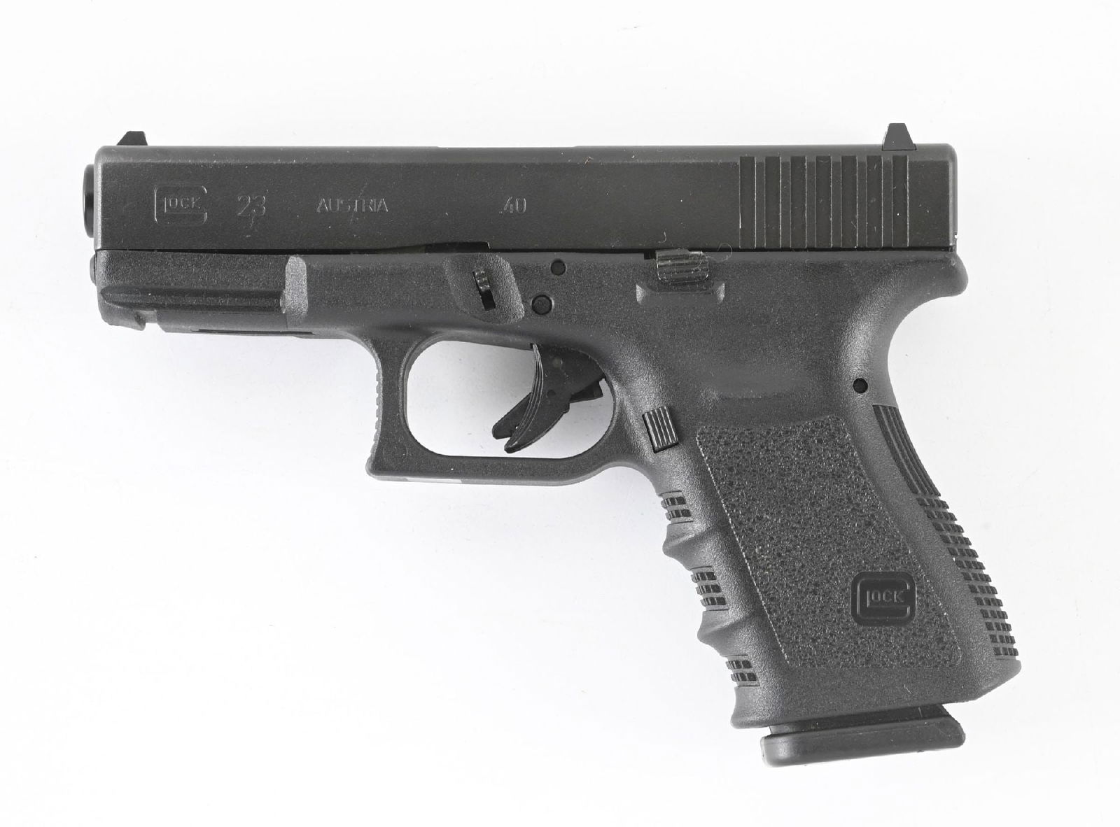 (M) GEN 3 GLOCK 23 SEMI-AUTOMATIC PISTOL.: Standard configuration. CONDITION: Excellent. Shows as near new with light handling marks. Bore is bright. Barrel Length: 4" Caliber/Bore: .40 Smith & Wesson FFL Status: Modern Manufacturer: Glock Mod