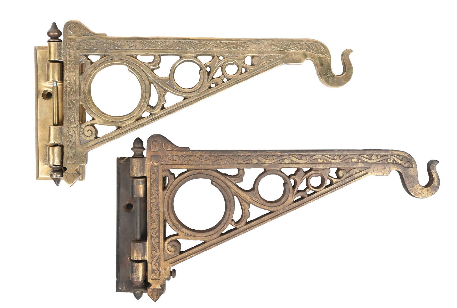 PAIR OF CAST IRON WALL BRACKETS FOR SODA FOUNTAIN & PHARMACY SHOW GLOBES (1 of 2)