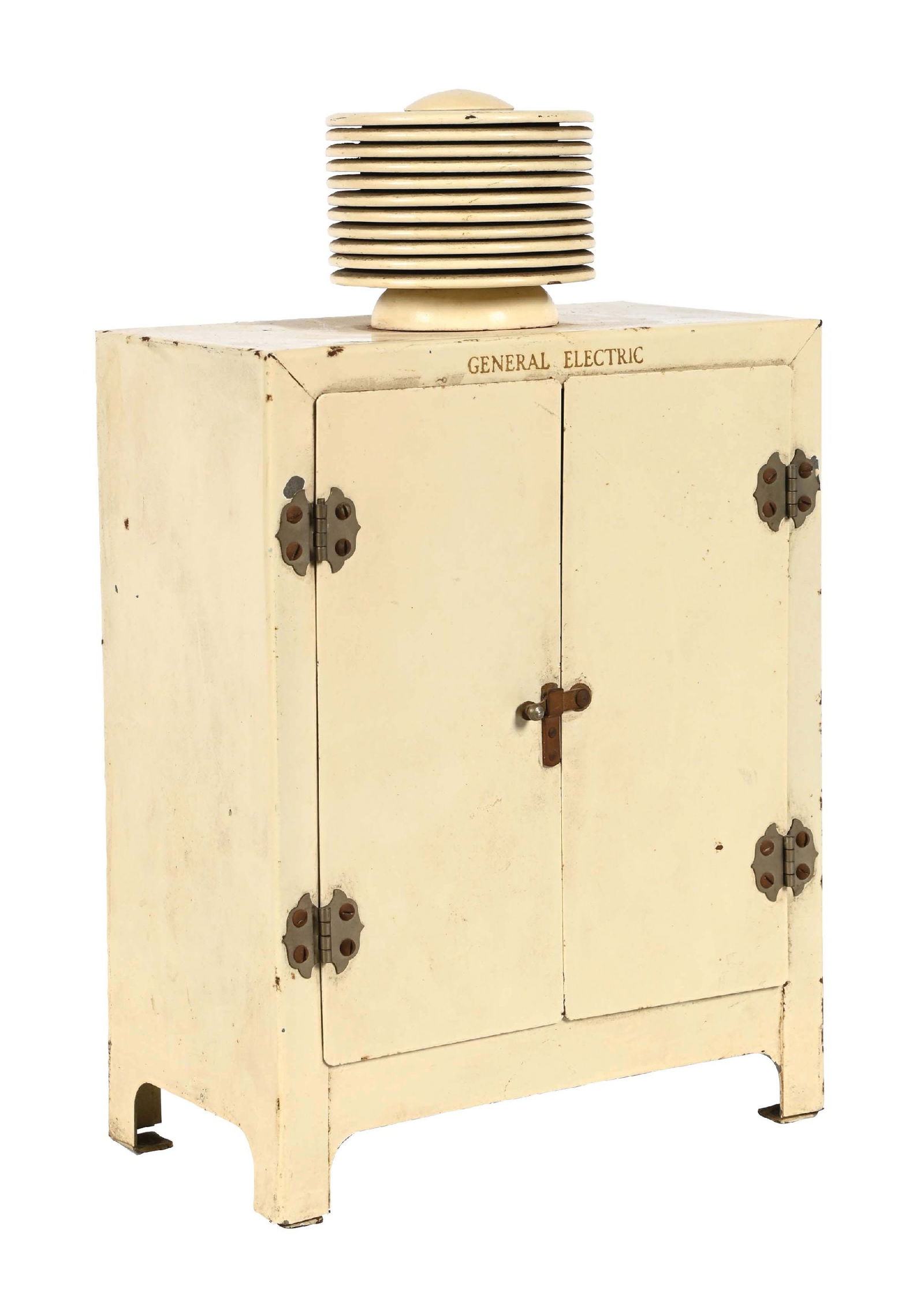 GENERAL ELECTRIC SALESMAN SAMPLE REFRIGERATOR (1 of 5)