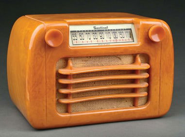SENTINEL MODEL 284 "WAVY GRILL" CATALIN RADIO IN BUTTERSCOTCH