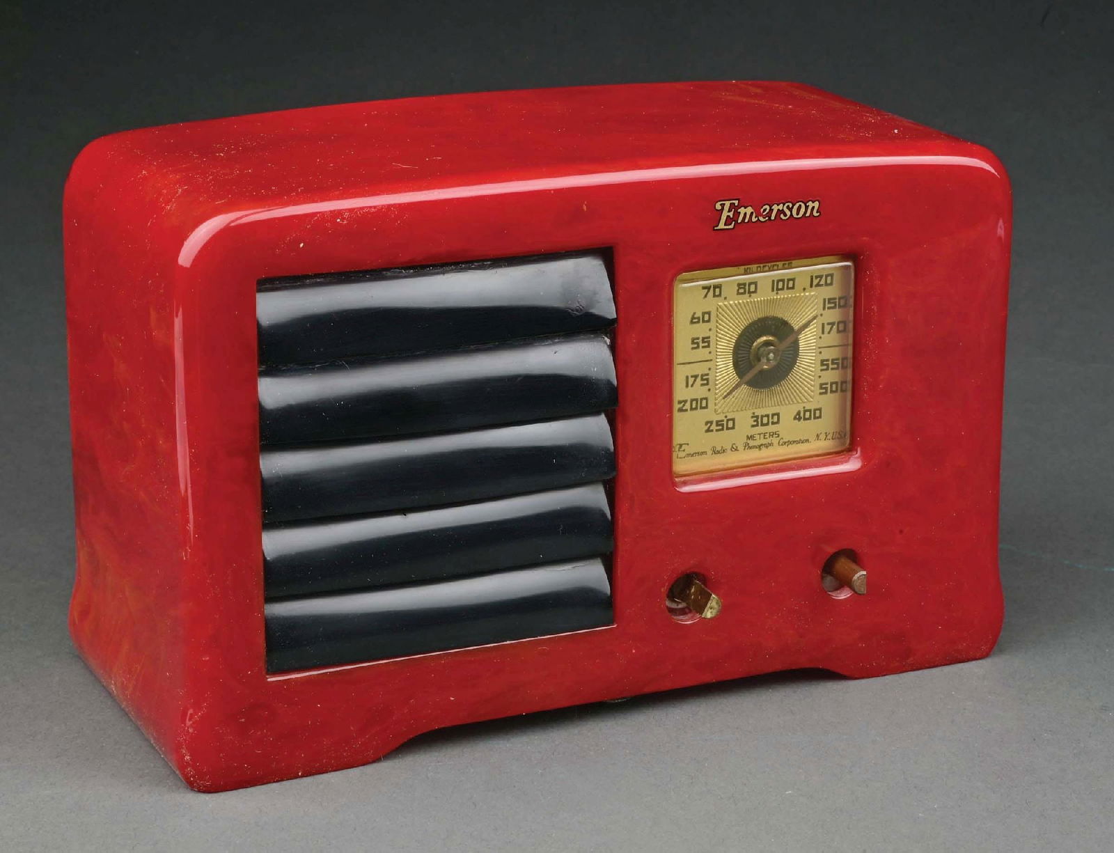 EMERSON AX-235 "LITTLE-MIRACLE" CATALIN RADIO IN RED/OXBLOOD (1 of 4)