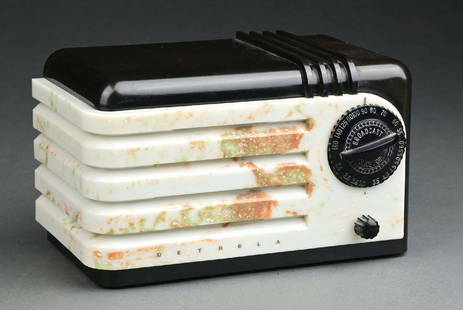 DETROLA MODEL 219 "PEE-WEE" IN BLACK BAKELITE AND BEETLE PLASTIC: C. 1938. Designed by George W Walker and is a beautiful example of Machine Age-styling. CONDITION: The jet black cabinet and swirled beetle trim are free of any cracks, chips, or repairs. Dial and vol