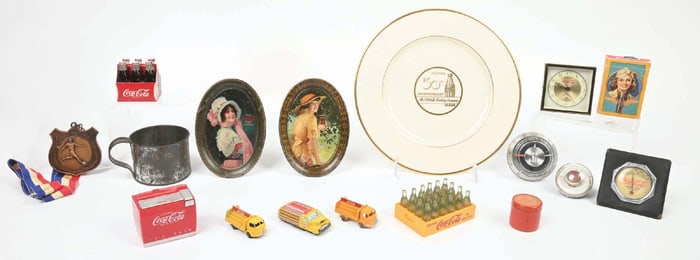 LARGE COLLECTION OF COCA-COLA SMALL ITEMS