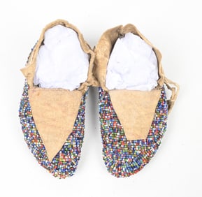 CHILDS' BEADED MOCCASINS