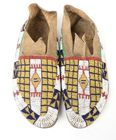 GEOMETRIC PATTERN BEADED MOCCASINS