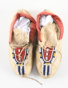 NORTHERN PLAINS CHILDREN'S RED TRIMMED BEADED MOCASSINS