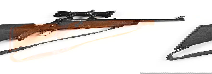(C) RARE PRE-64 SUPER GRADE WINCHESTER MODEL 70 FEATHERWEIGHT BOLT ACTION RIFLE IN .270 WINCHESTER.: Frame dates to 1957. Featherweight Super Grades are rare and were only made from 1955-1959. The Winchester barrel legend includes "Featherweight". Key features on a Featherweight are an unmarked steel