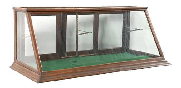 SUN MANUFACTORING COUNTER TOP OAK & GLASS DISPLAY CASE.