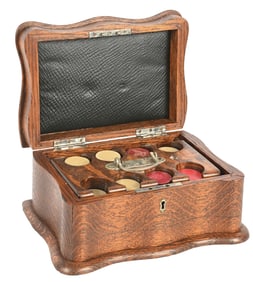 SET OF POKER CHIPS IN ORIGINAL OAK CASE