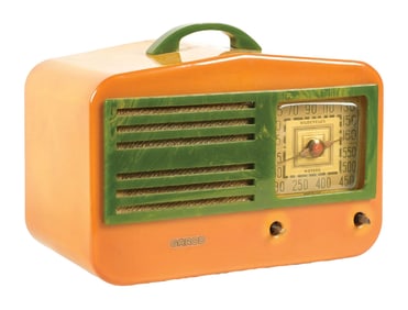 GAROD 1450 "PEAK TOP" CATALIN RADIO IN BUTTERSCOTCH WITH GREEN