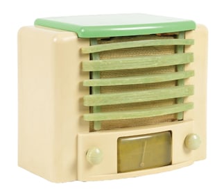 KADETTE MODEL K-12 "CLASSIC" PLASKON RADIO IN IVORY AND GREEN
