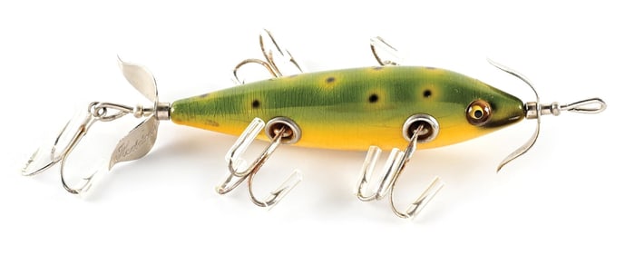 UNCATALOGUED HEDDON MINNOW IN FROG SPOT
