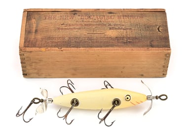 CIRCA 1904 BOXED HEDDON MINNOW IN WHITE