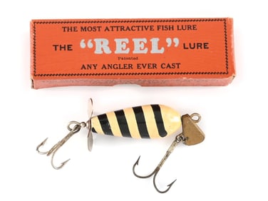 BLACK & WHITE REEL LURE IN BOX