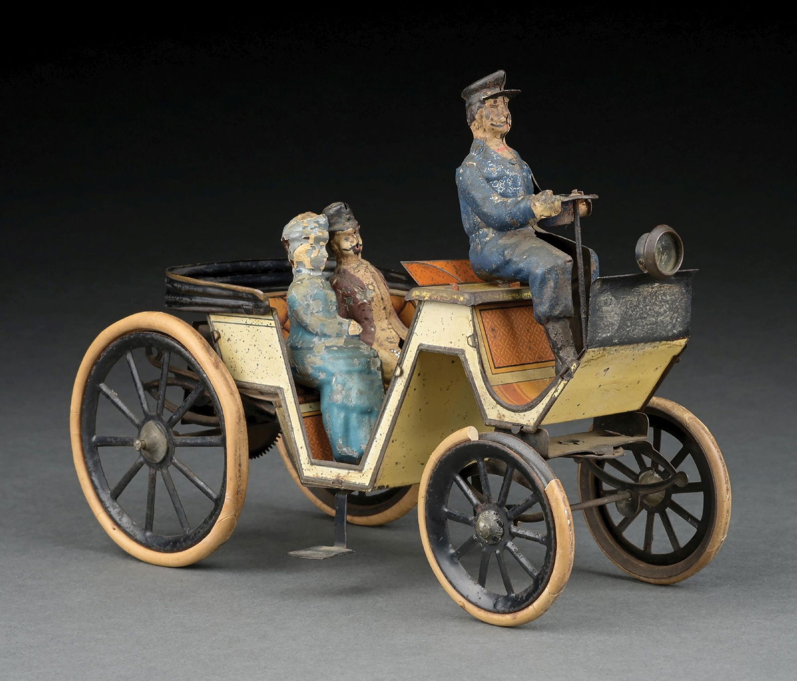 RARE GERMAN GUNTHERMANN TIN LITHO CLOCKWORK TOURING CARRIAGE AUTO: Cream-colored with gold highlights. CONDITION: Three original hand-painted figures, consisting of a driver in front and man and woman in rear. Looks to have original light and steering wheel. Some sli