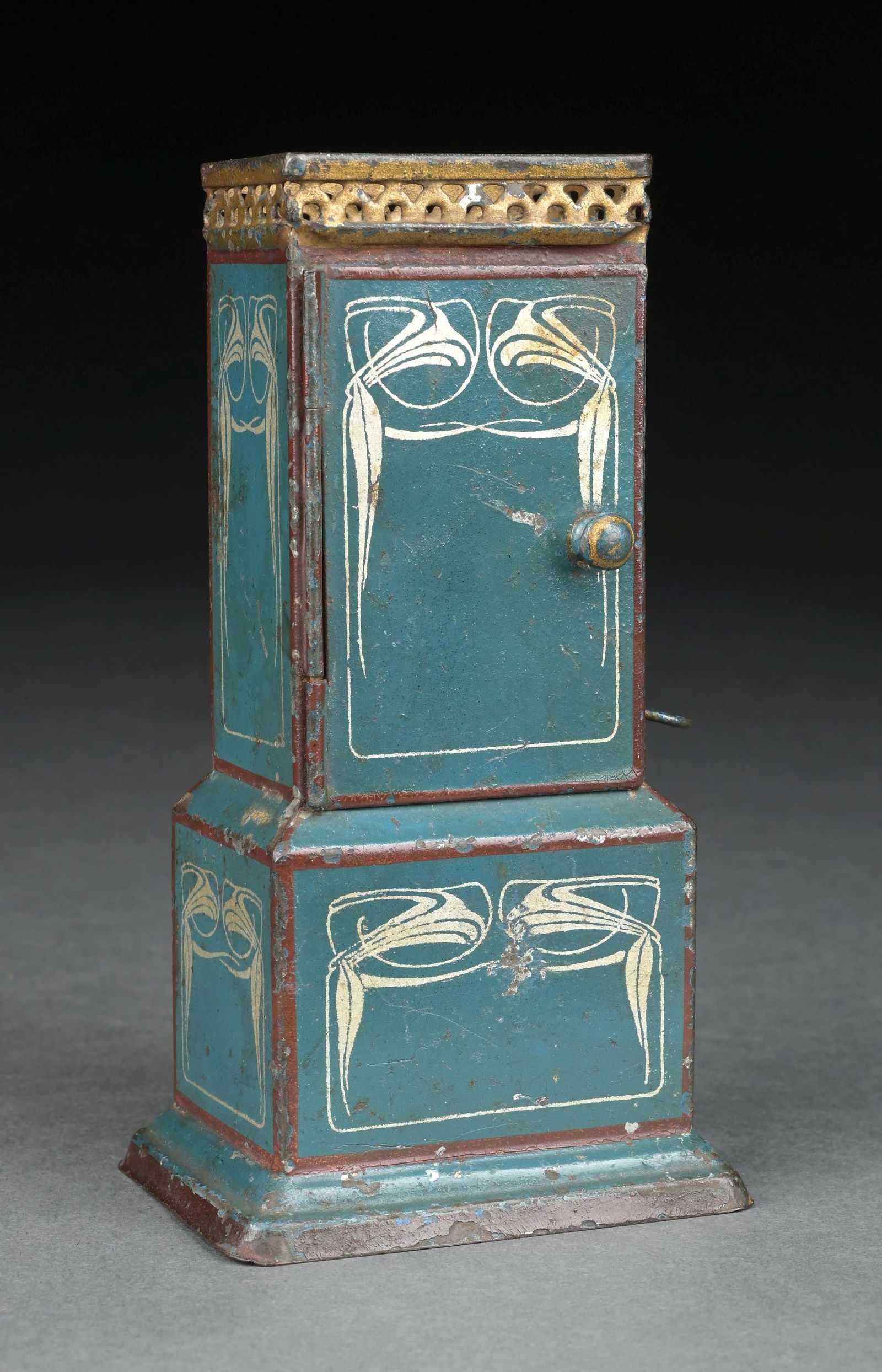 MARKLIN CAT. REF. 2196 HAND-PAINTED AUTOMATIC TICKET DISPENSER: CONDITION: Excellent. Dimensions: 3" x 2-1/4" x 5-3/4".