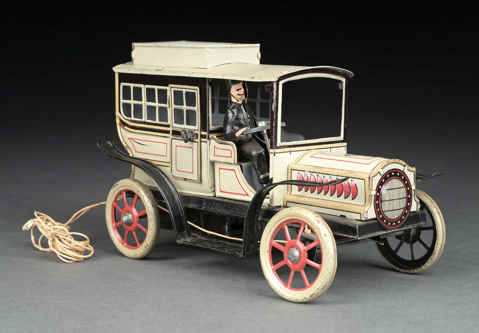 GUNTHERMANN TIN LITHO CLOCKWORK-POWERED LIMOUSINE: CONDITION: Near mint. Dimensions: 7" x 3 - 1/4" x 4 - 5/8".