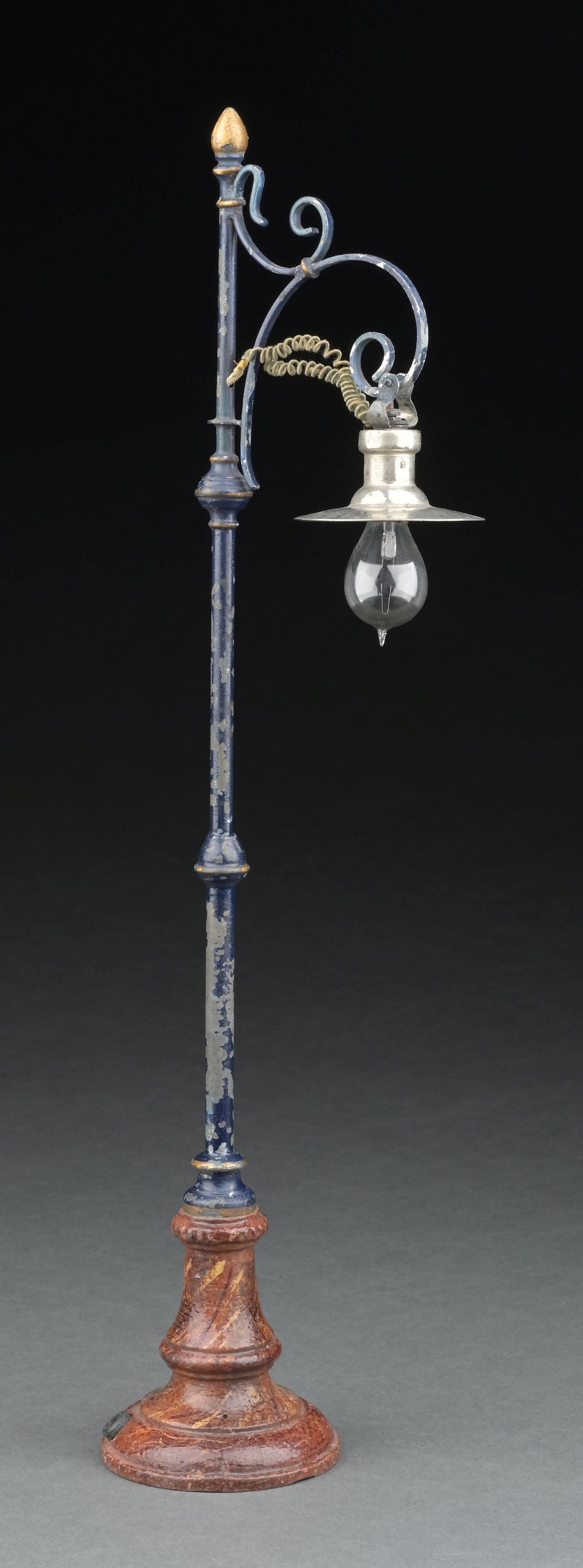 MARKLIN CAT. REF. 3552/1 HAND-PAINTED STREET LAMP (1 of 5)