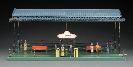 MARKLIN CAT. REF. 2042 HAND-PAINTED COVERED STATION PLATFORM