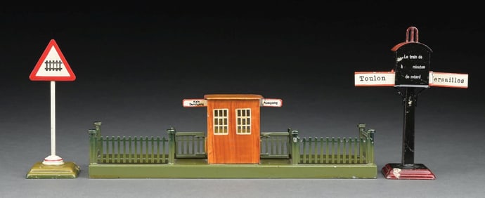 LOT OF 3: MARKLIN ACCESSORY LOT CONSISTING OF TICKET COLLECTION STAND, RAILROAD CROSSING SIGN, &