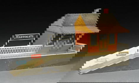MARKLIN HAND-PAINTED COUNTRY STATION WITH RAMP FOR BRITISH MARKET