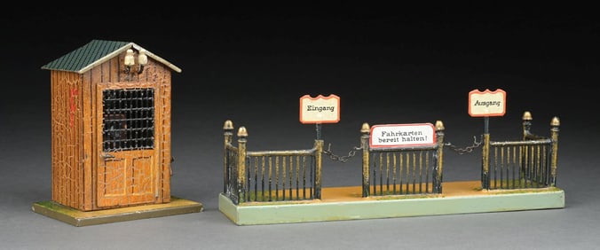 LOT OF 2: MARKLIN ACCESSORY LOT CONSISTING OF FIRE CALL BOX & TICKET GATE