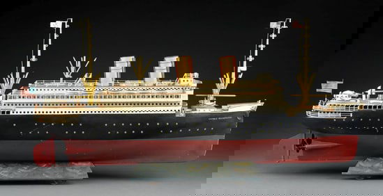 MARKLIN HAND-PAINTED "GEORGE WASHINGTON" 2-STACK OCEAN LINER