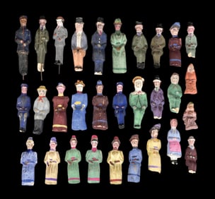LOT OF 30: MOSTLY MARKLIN SEATED ORIGINAL FIGURES