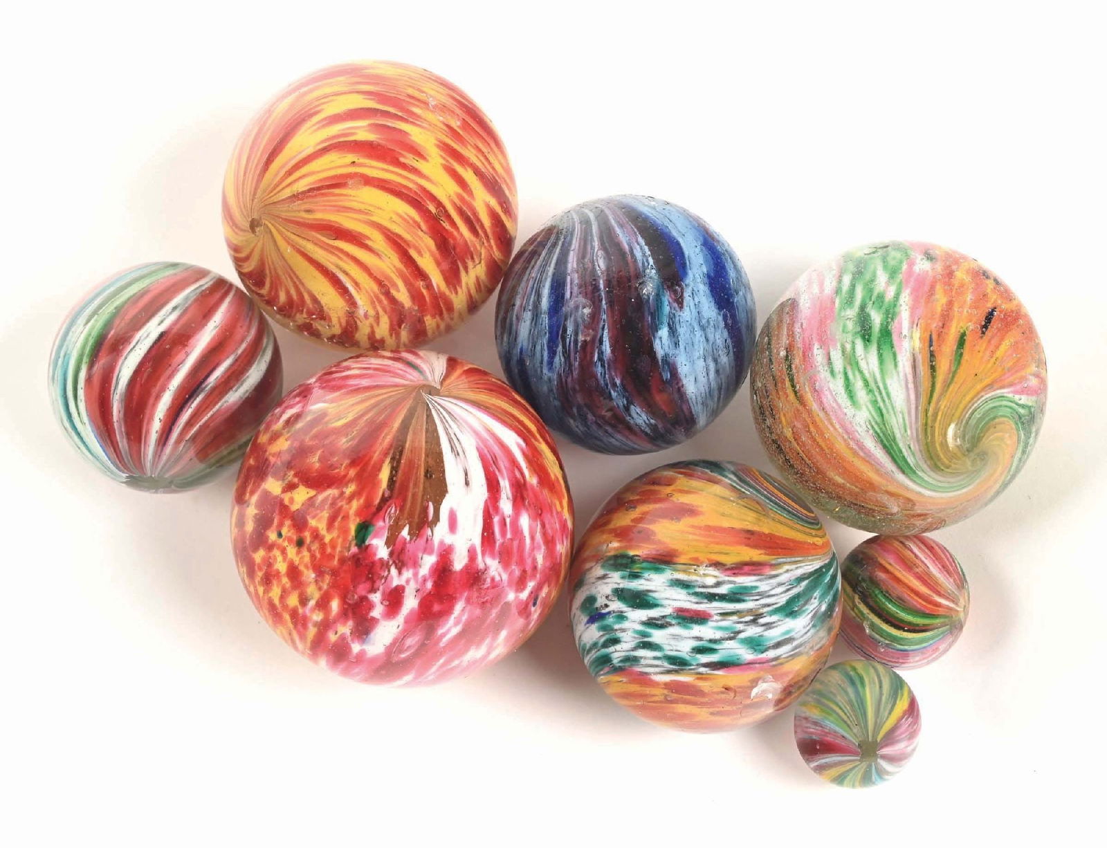 LOT OF 8: ONIONSKIN MARBLES: Nice lot of onionskins. Smallest is 3/4" and largest is 2-1/8". All in excellent condition. Condition: (Excellent) Dimensions: Largest: 2" Dia. CORRECTION: Marble has been polished.