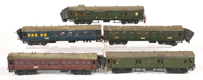 LOT OF 5: VARIOUS EUROPEAN-STYLE GERMAN MARKLIN O GA. PASSENGER CARS