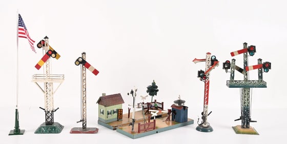 LOT OF 6: EUROPEAN SEMAPHORES & MARKLIN CROSSING