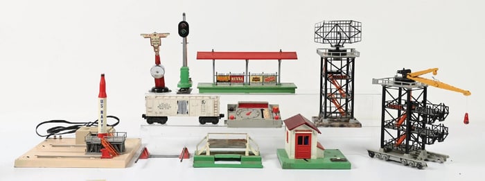 LOT OF 7 ASSORTED LIONEL ACCESSORIES