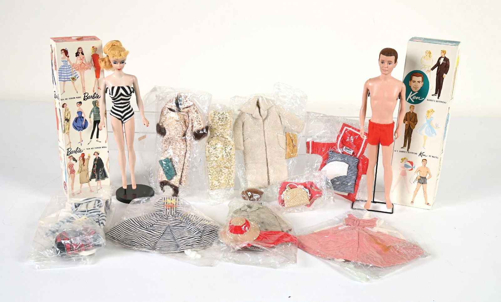 NICE LOT OF BARBIE & KEN DOLLS W/ A GREAT DEAL OF CLOTHING, OUTFITS, & OTHER ACCESSORIES (1 of 3)