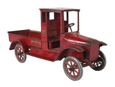 BUDDY "L" INTERNATIONAL HARVESTER RED BABY
