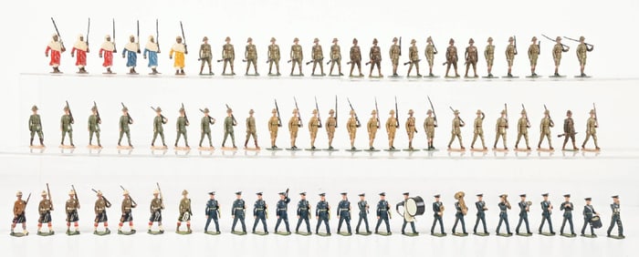 LARGE LOT OF LOOSE W. BRITAIN'S FIGURES